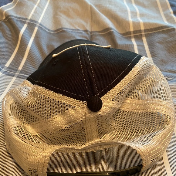 Eagle Claw Mesh Trucker Snap Back Hat - Picture 2 of 3